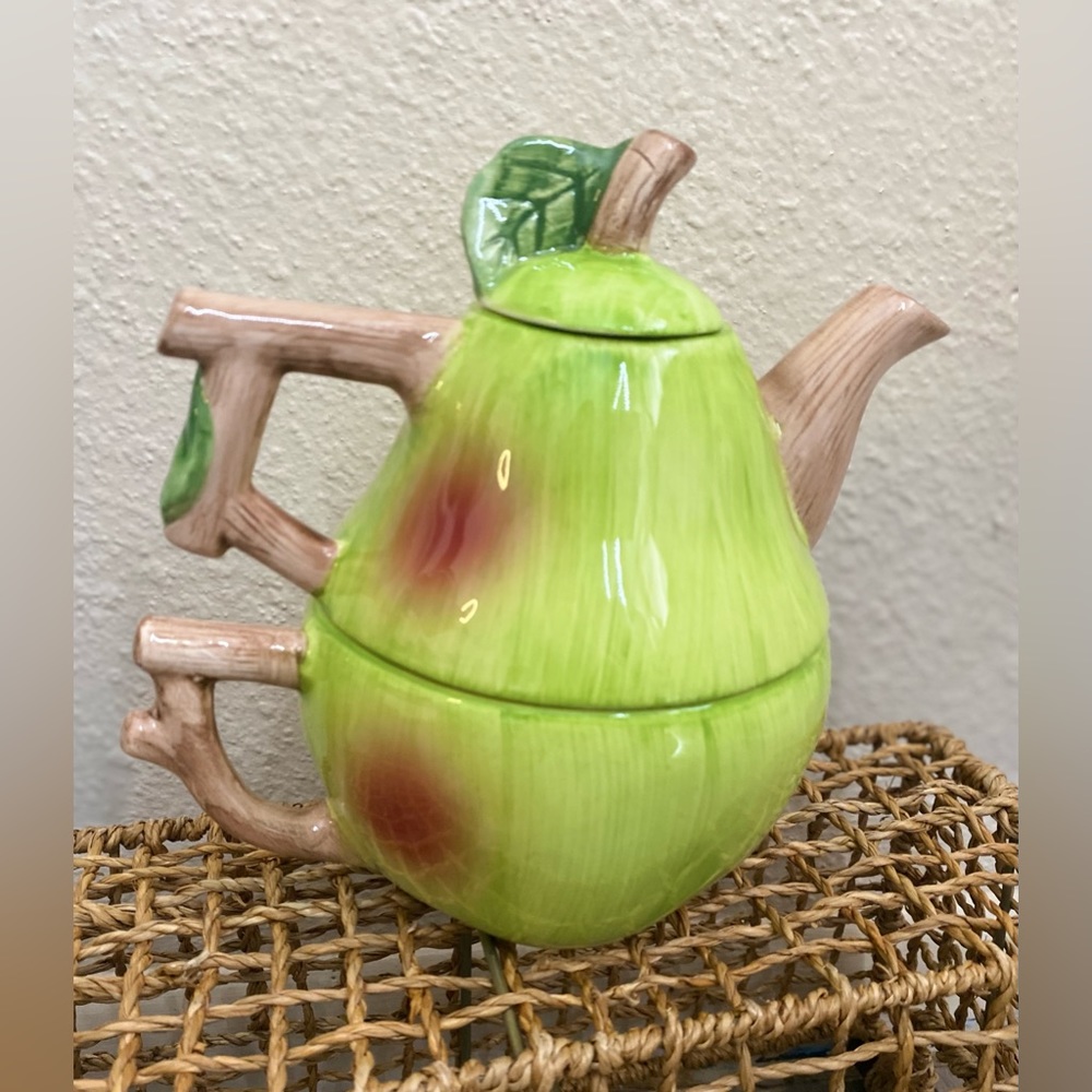 Rare, Vintage Teapot,Teapot For One, Ceramic Pear Teapot Certified International